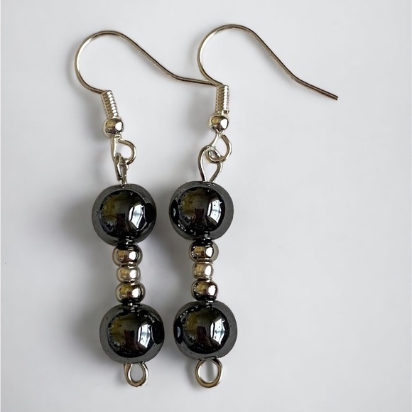 2/$10 Gorgeous Hematite Earrings - Picture 1 of 1